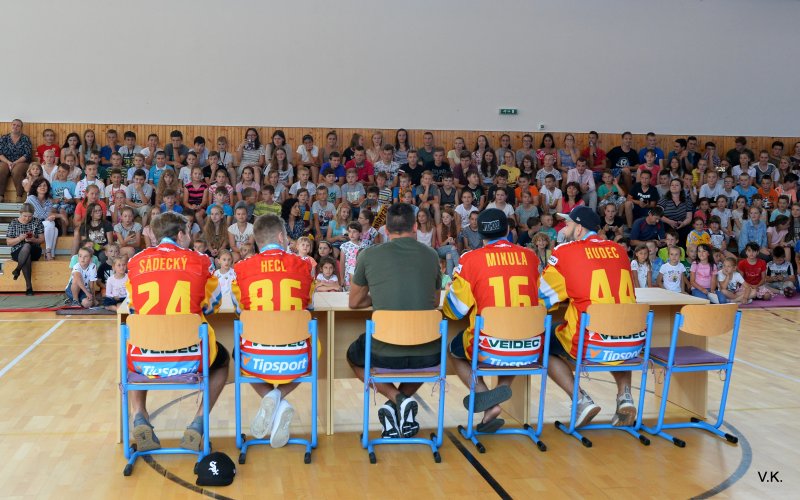 Hráči po rokoch opäť v priestoroch školy, Sádecky spomína: V našej hokejovej triede sa stále diali nejaké hlúposti! 